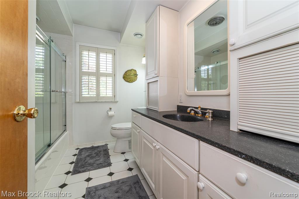 16926 Beverly Road Beverly Hills, MI 48025 - Photo 15 of 25
