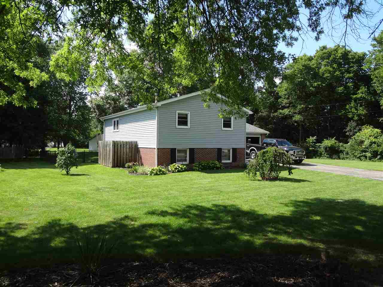 1718 Gregory Farm Village Rochester, IN 46975 - Photo 2 of 26