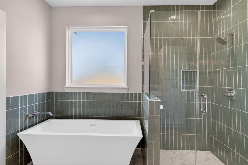 900 Cope Street Mansfield, TX 76065 - Photo 24 of 37 a bathroom with a bathtub