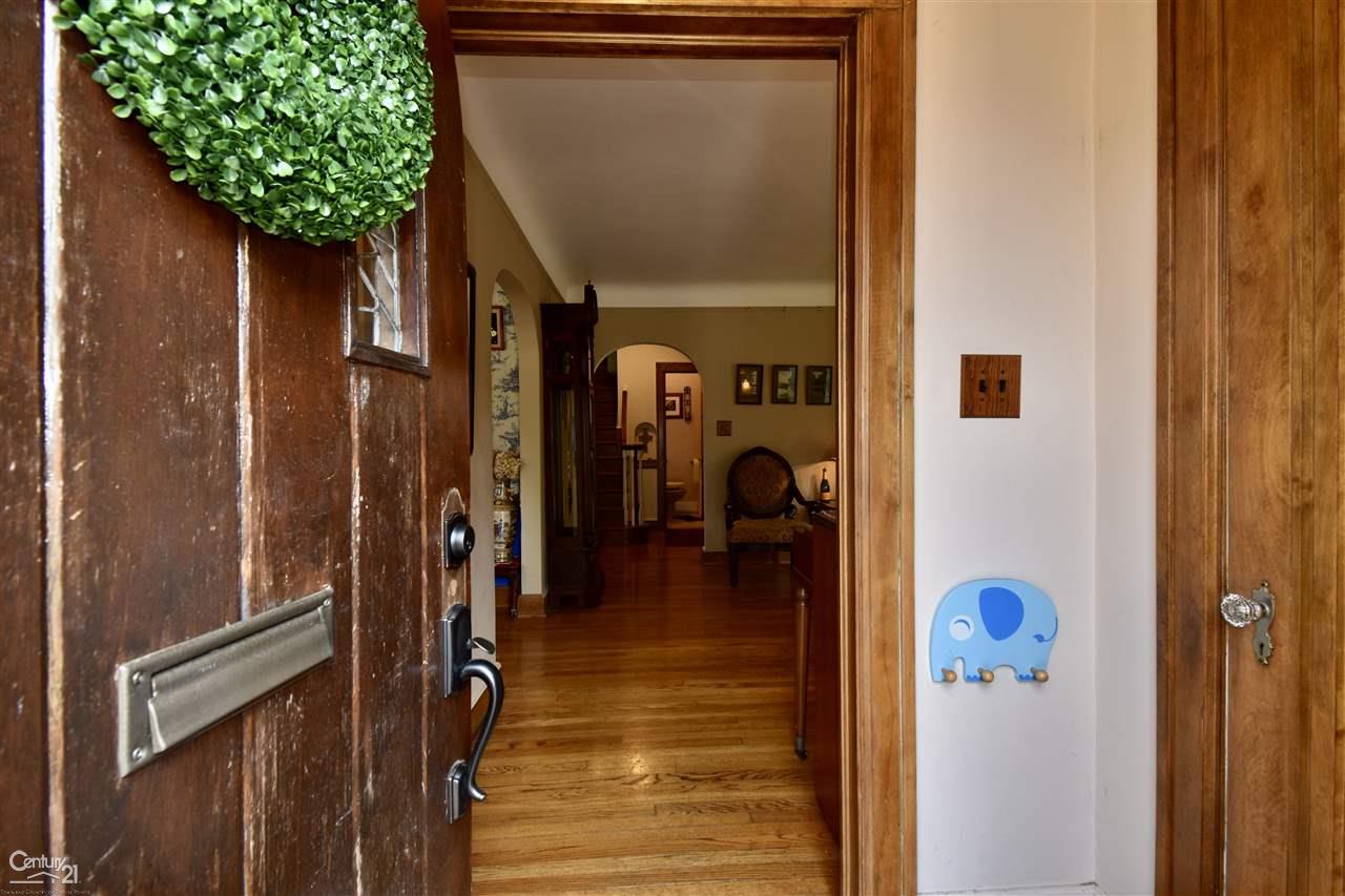 826 Barrington Road Grosse Pointe Park, MI 48230 - Photo 4 of 31