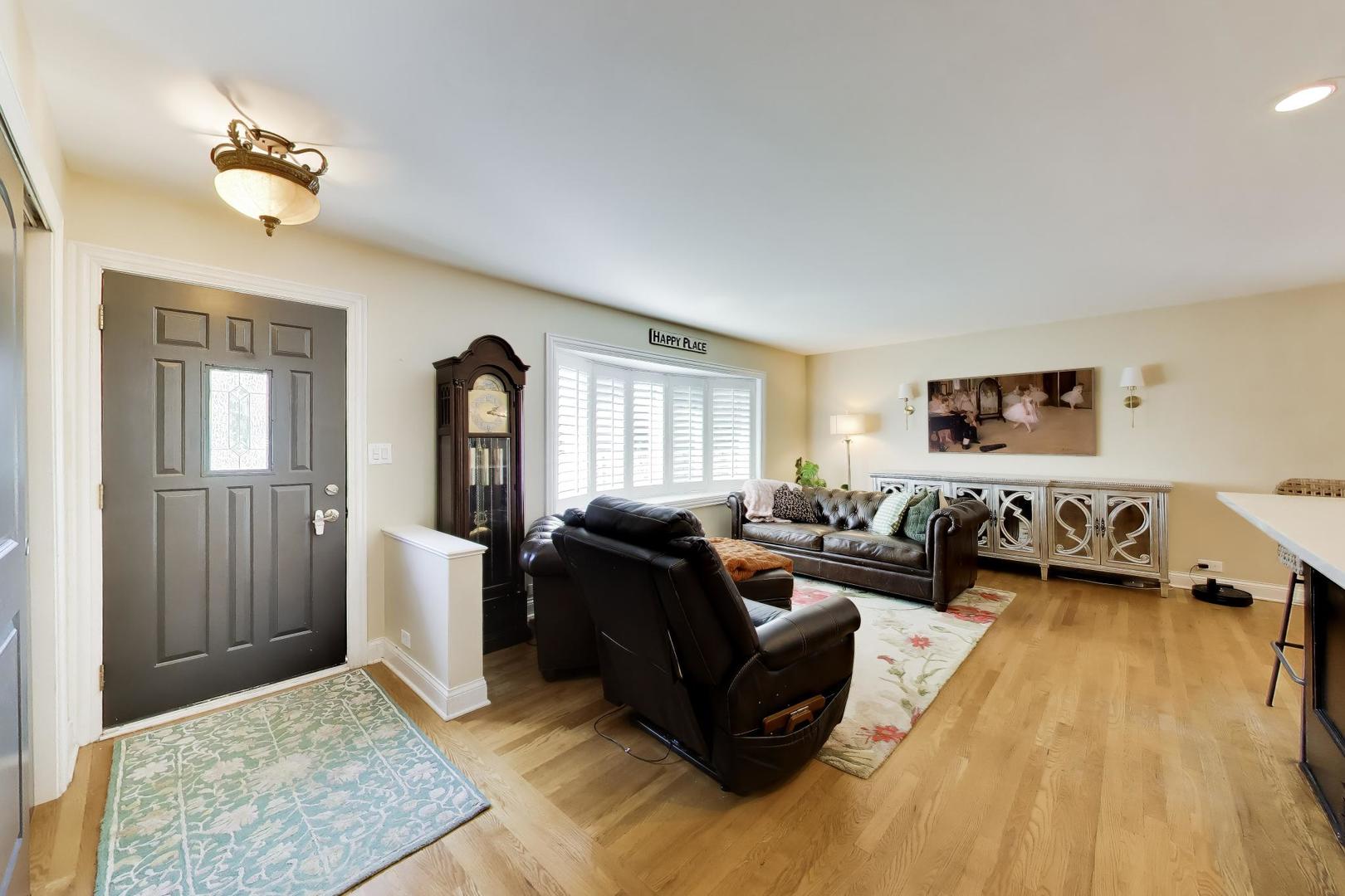 116 West Central Road Arlington Heights, IL 60005 - Photo 5 of 35 Gallery Image 5