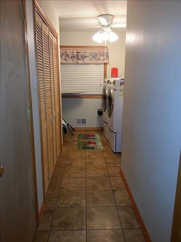 9742 Summerfield Road Temperance, MI 48182 - Photo 19 of 20 Laundry/Utility