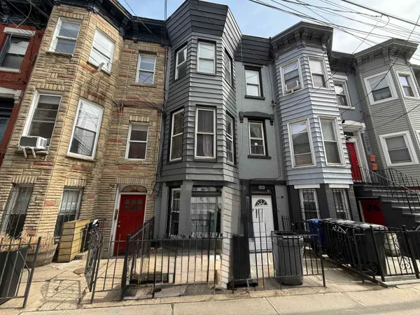 $1,675 | 270 1/2 Summit Avenue, Jersey City, NJ 07306