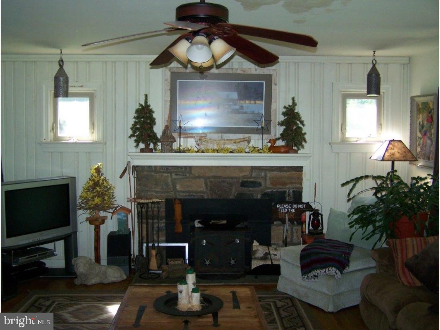 2815 Township Line Road Norristown, PA 19403 - Photo 10 of 25 Living Room