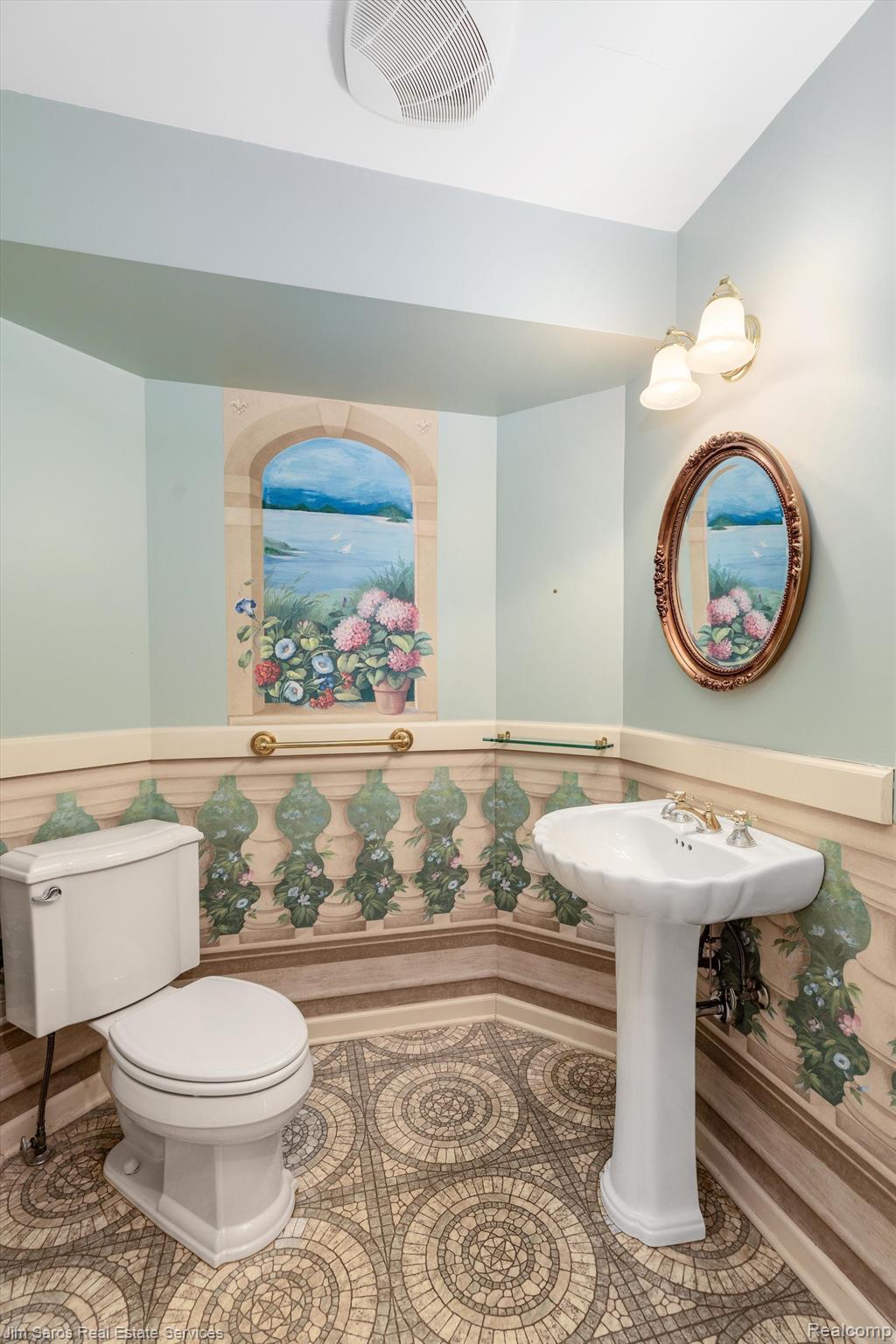 86 Hall Grosse Pointe, MI 48236 - Photo 13 of 37 Gallery Image 13