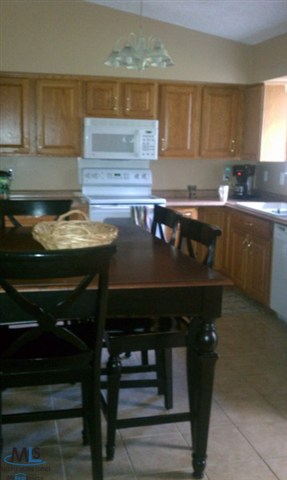 765 Miller Road Lake Orion, MI 48362 - Photo 4 of 13 31113790-3.JPG