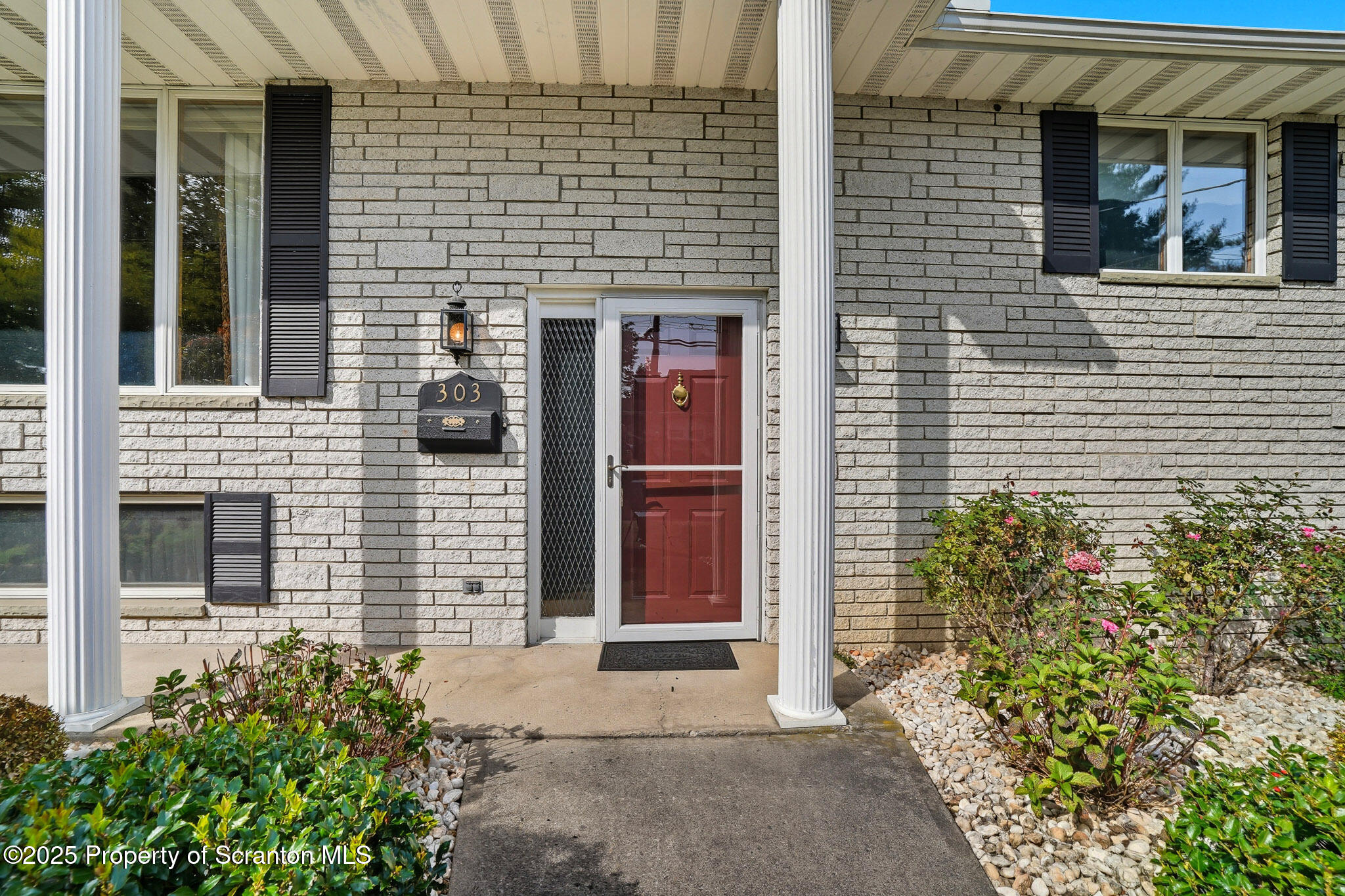 303 Drake Street Old Forge, PA 18518 - Photo 3 of 39 Entry