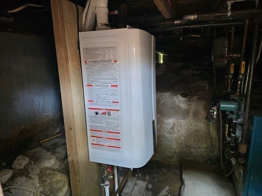 43 Shore Avenue Wareham, MA 02571 - Photo 26 of 32 a bathroom with a shower