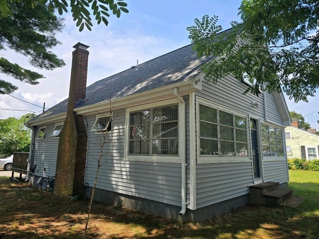 43 Shore Avenue Wareham, MA 02571 - Photo 29 of 32 a front view of a house with garden