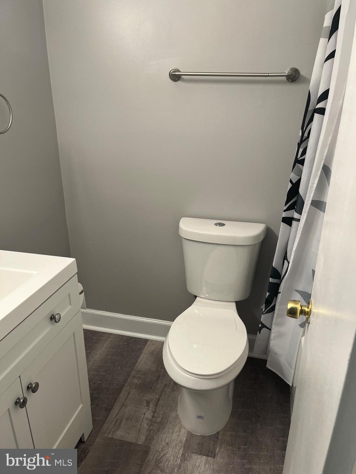 11319 Headlands Court Reston, VA 20191 - Photo 13 of 20 Full bath upstairs hall