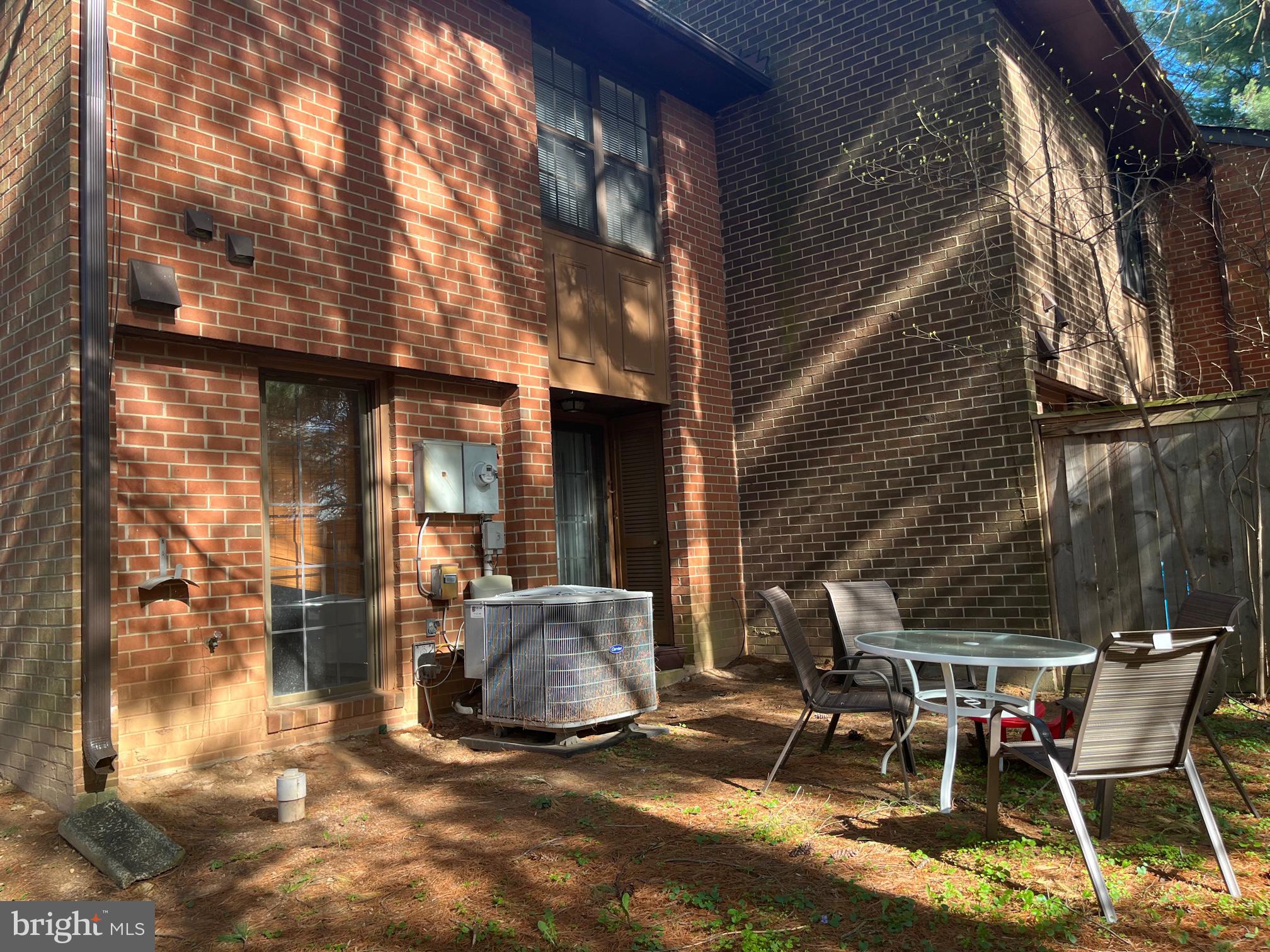 11319 Headlands Court Reston, VA 20191 - Photo 15 of 20 Backyard
