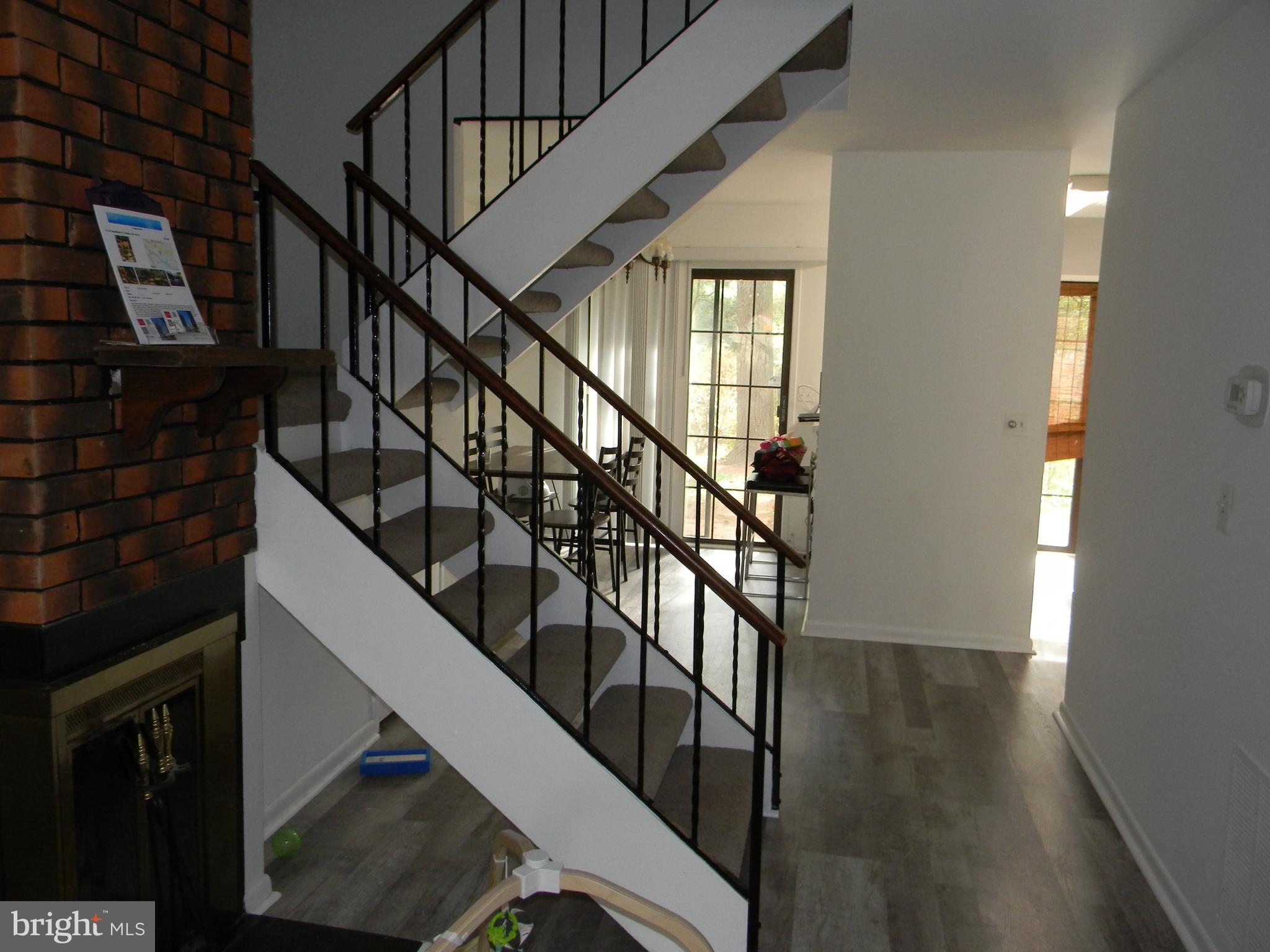 11319 Headlands Court Reston, VA 20191 - Photo 4 of 20 Staircase Up
