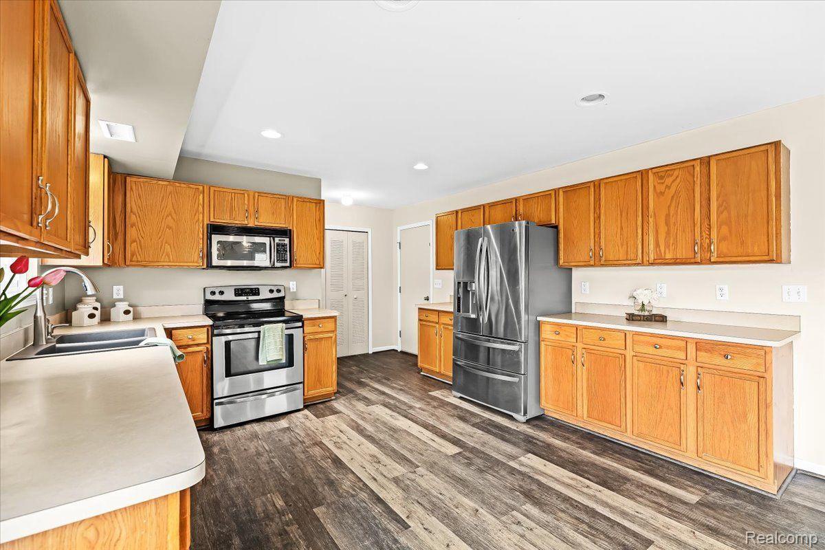 256 Rustic Trail Linden, MI 48451 - Photo 10 of 30