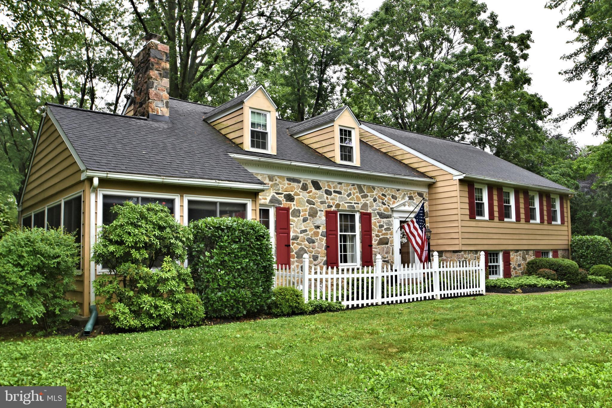 644 Colonel Dewees Road Wayne, PA 19087 - Photo 3 of 40