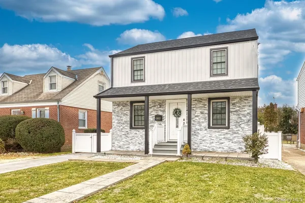 $1,045,000 | 383 White Road, Mineola, NY 11501