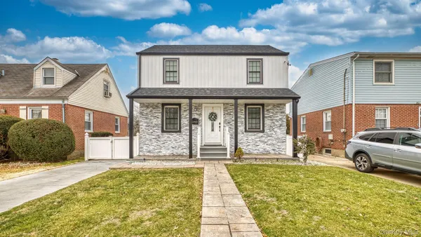 $1,295,000 | 383 White Road, Mineola, NY 11501