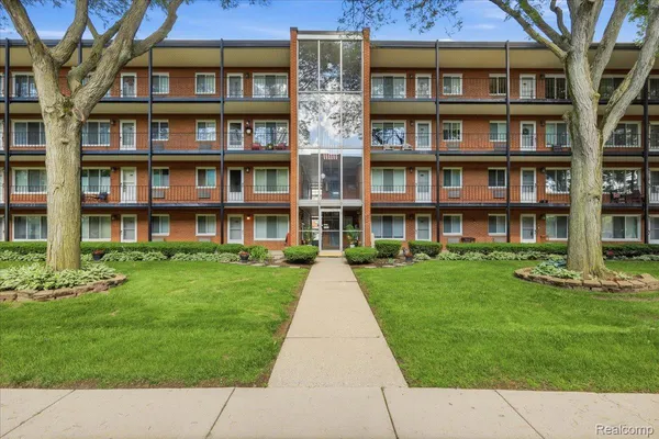 $75,000 | 2915 West 13 Mile Road, Unit 308, Royal Oak, MI 48073