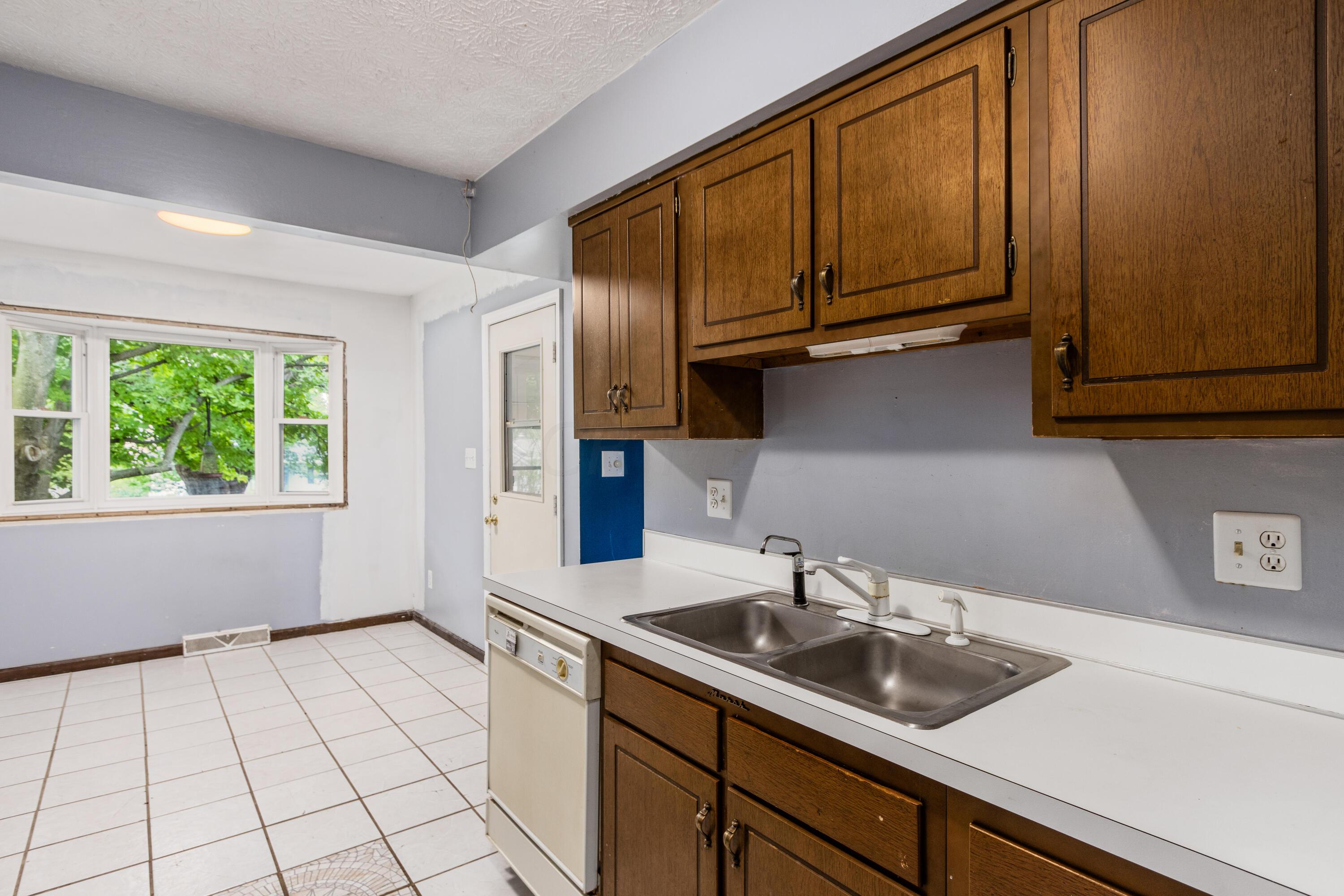 5830 Godown Road Columbus, OH 43235 - Photo 10 of 31 E_5830_Godown_Rd-019_1