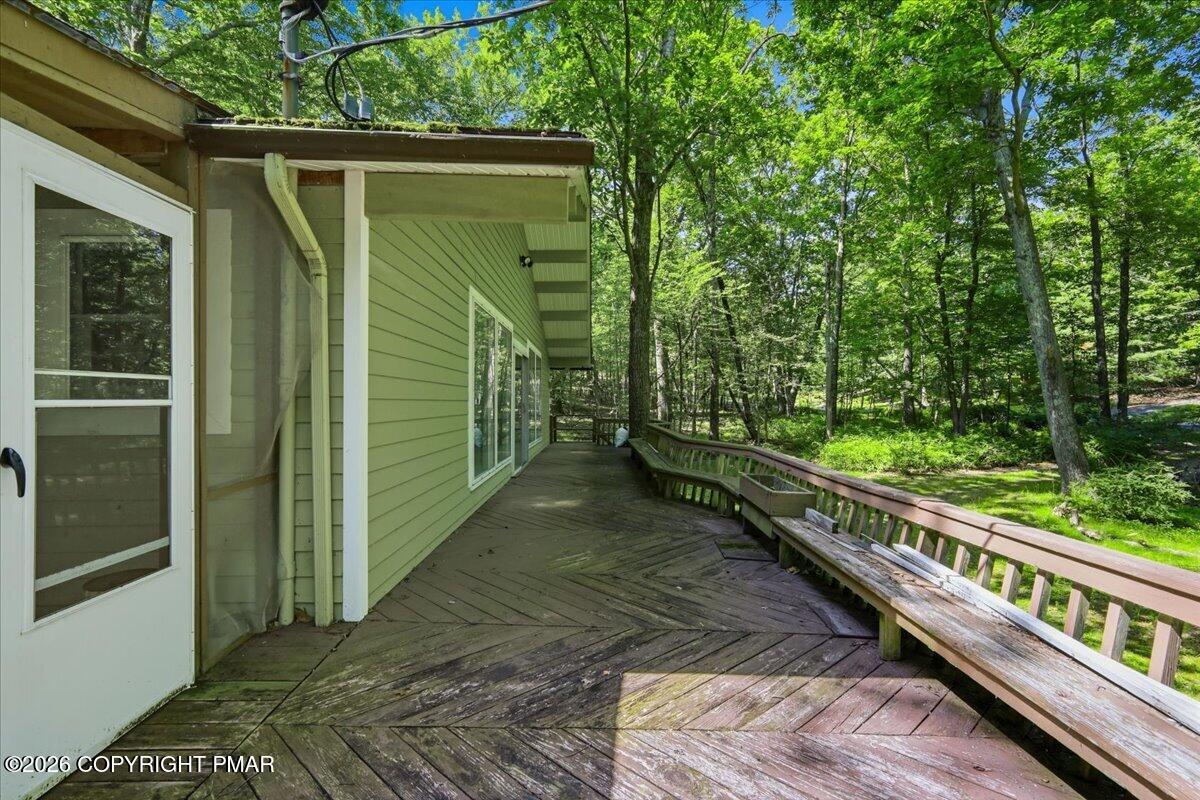 166 Pheasant Run Bushkill, PA 18324 - Photo 5 of 37 11-Photo-10