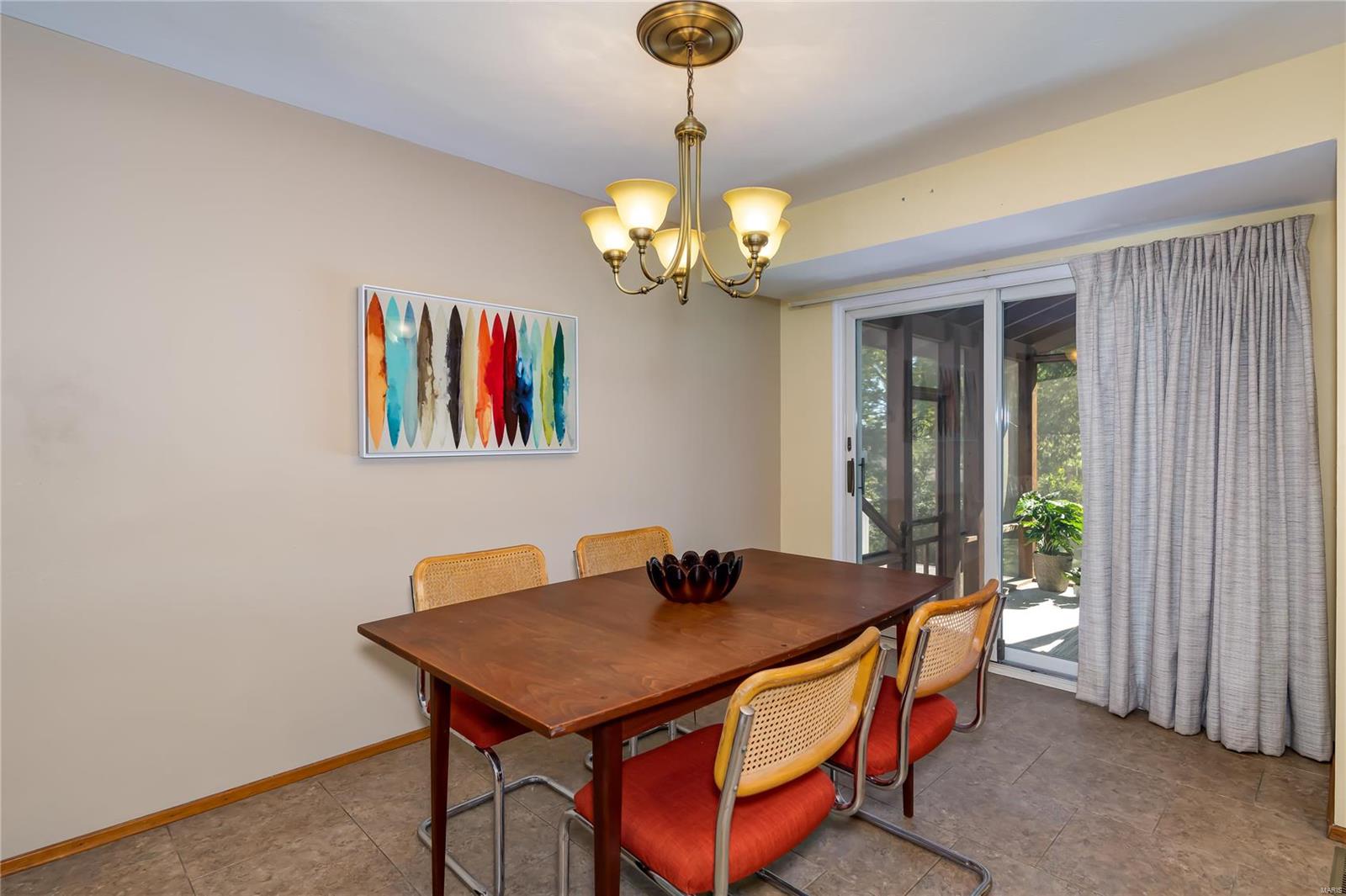 9832 Ridgely Lane St. Louis, MO 63123 - Photo 13 of 39 Gallery Image 13