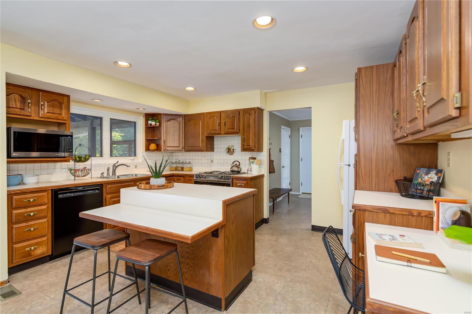 9832 Ridgely Lane St. Louis, MO 63123 - Photo 14 of 39 Gallery Image 14