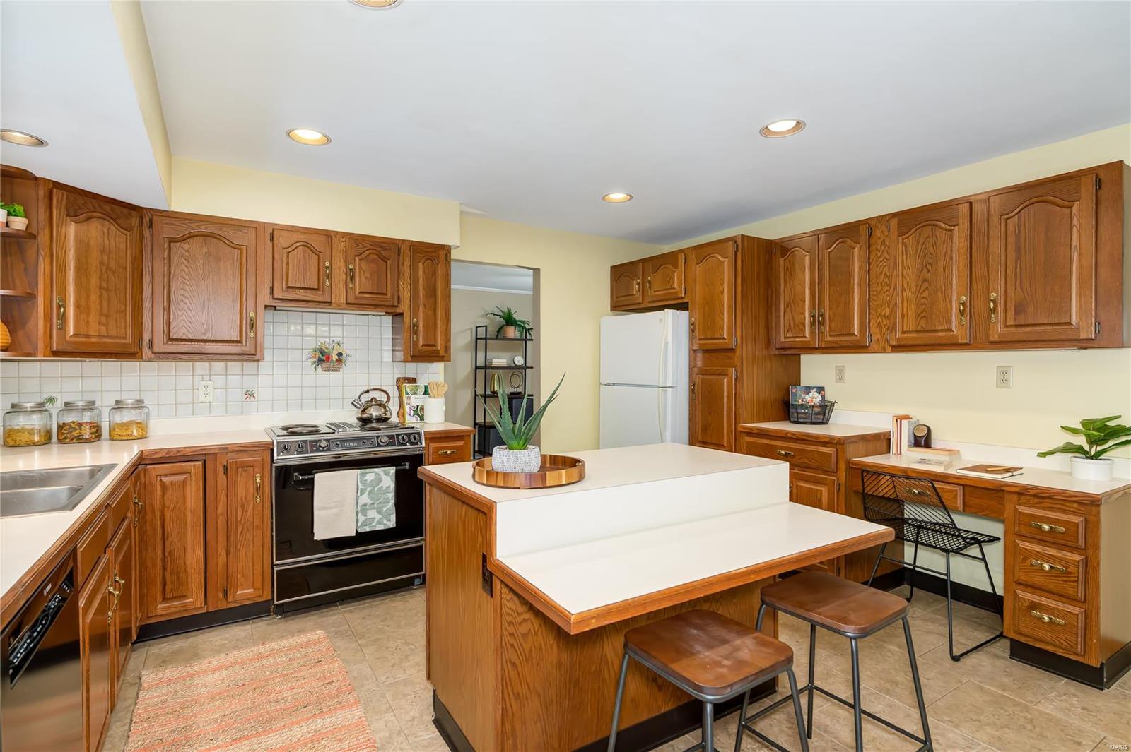 9832 Ridgely Lane St. Louis, MO 63123 - Photo 15 of 39 Gallery Image 15