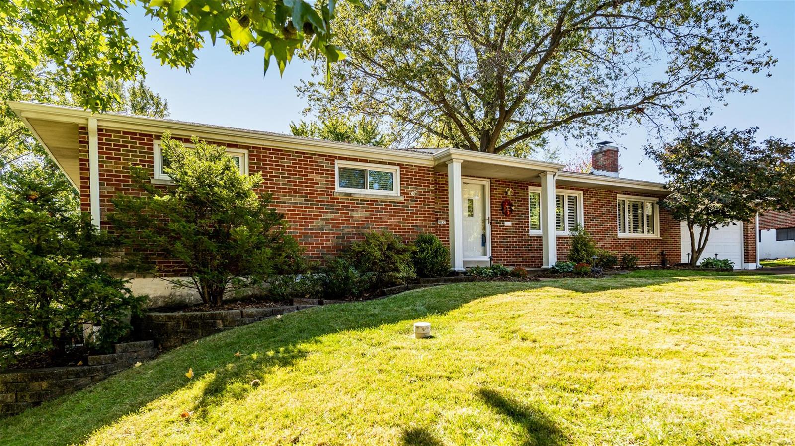 9832 Ridgely Lane St. Louis, MO 63123 - Photo 3 of 39 Gallery Image 3