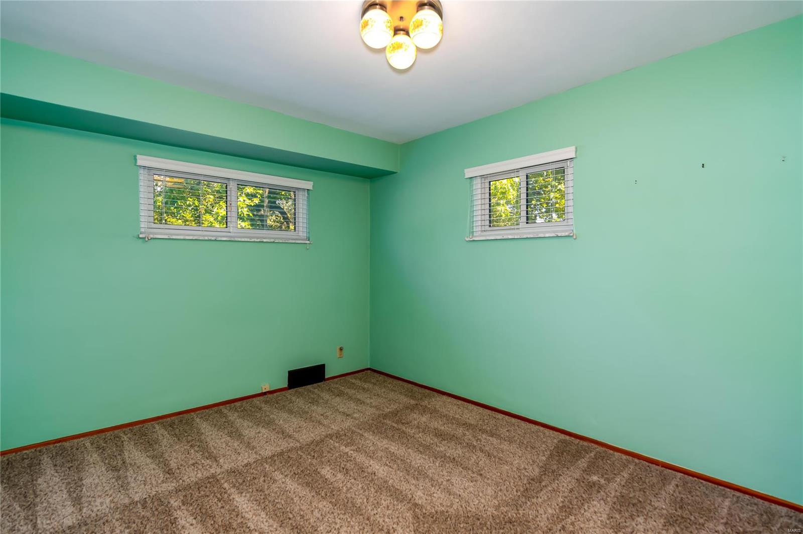 9832 Ridgely Lane St. Louis, MO 63123 - Photo 23 of 39 Gallery Image 23