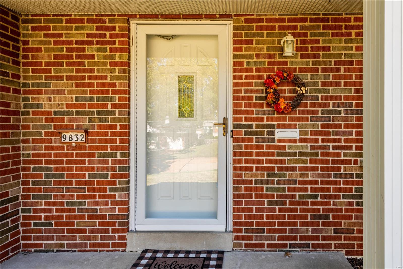 9832 Ridgely Lane St. Louis, MO 63123 - Photo 4 of 39 Gallery Image 4