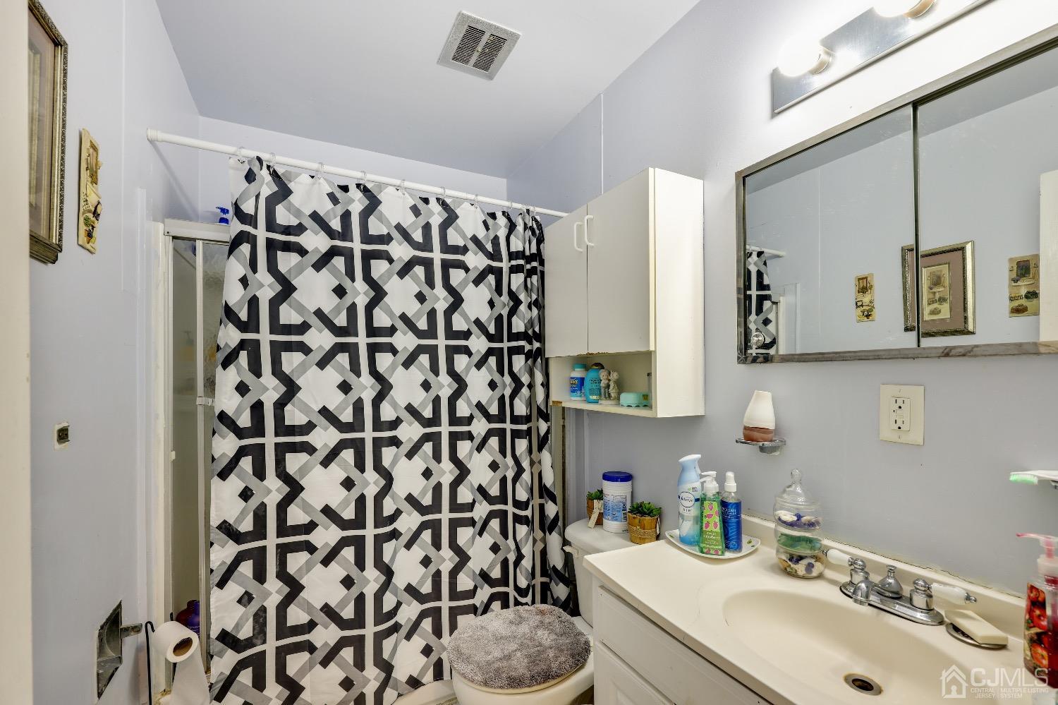 1096 Rudyard Drive Perth Amboy, NJ 08861 - Photo 7 of 10 a bathroom with a sink and a mirror