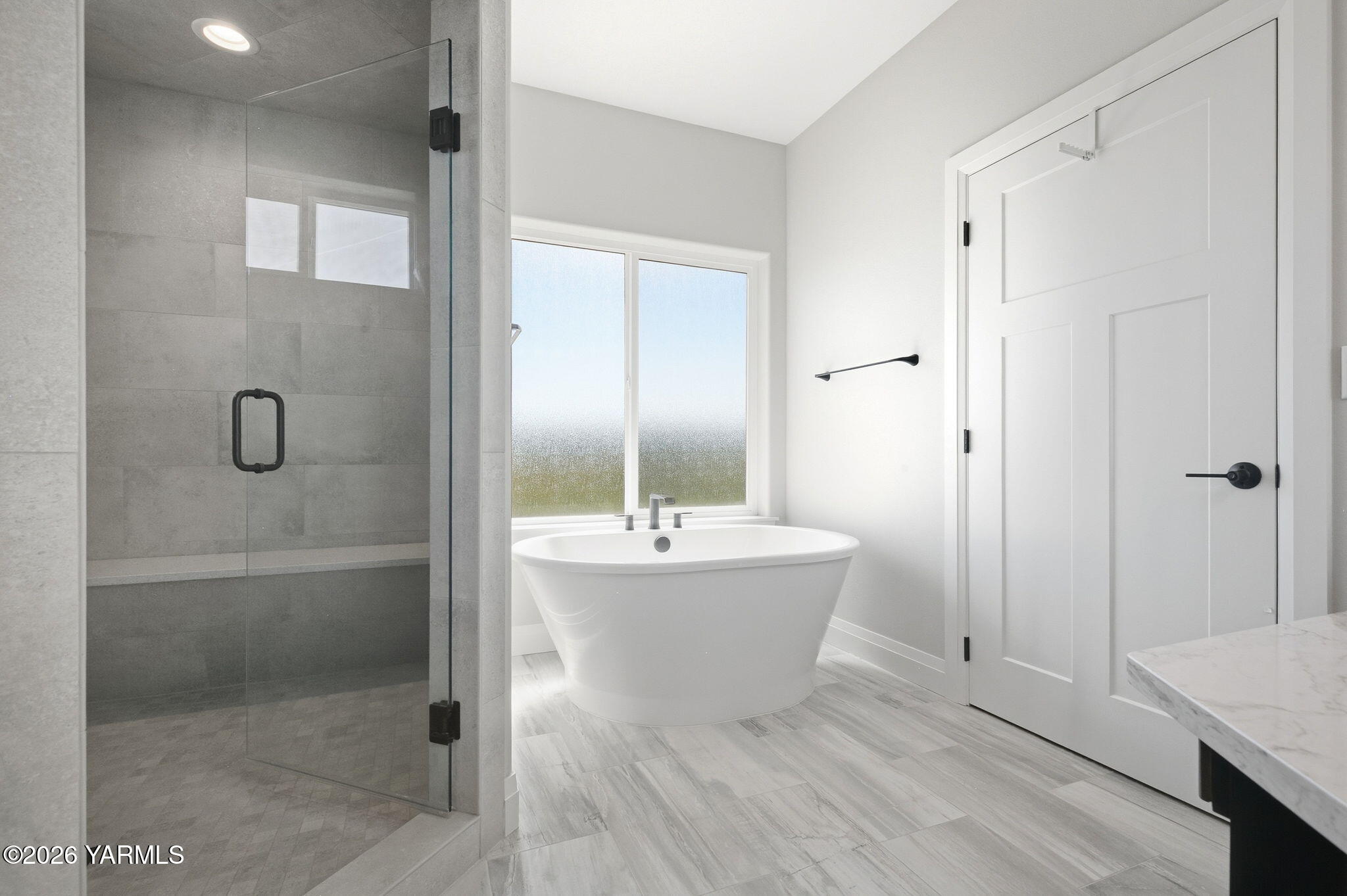 448 Red Tail Road Yakima, WA 98908 - Photo 15 of 32 master bath