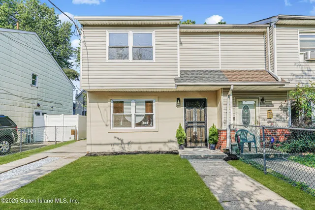 $575,000 | 312 Grandview Avenue | Mariners Harbor