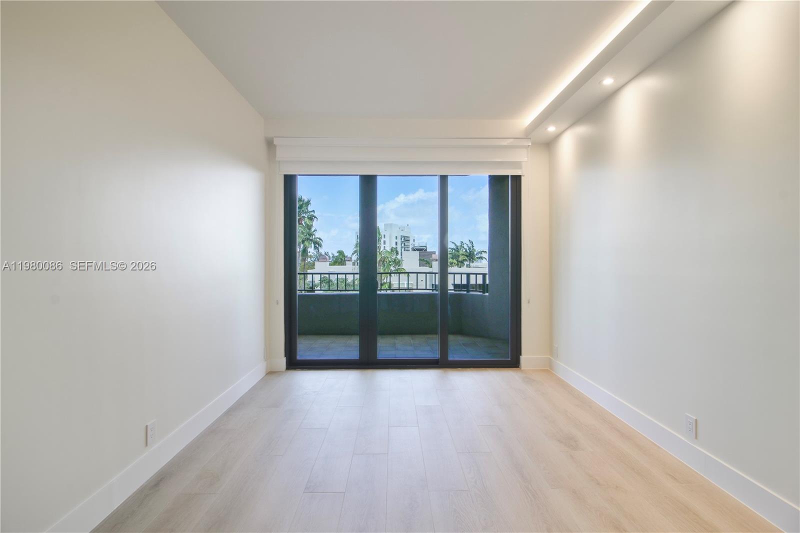151 Crandon Boulevard, Unit 540 Key Biscayne, FL 33149 - Photo 31 of 41 a view of entryway with window