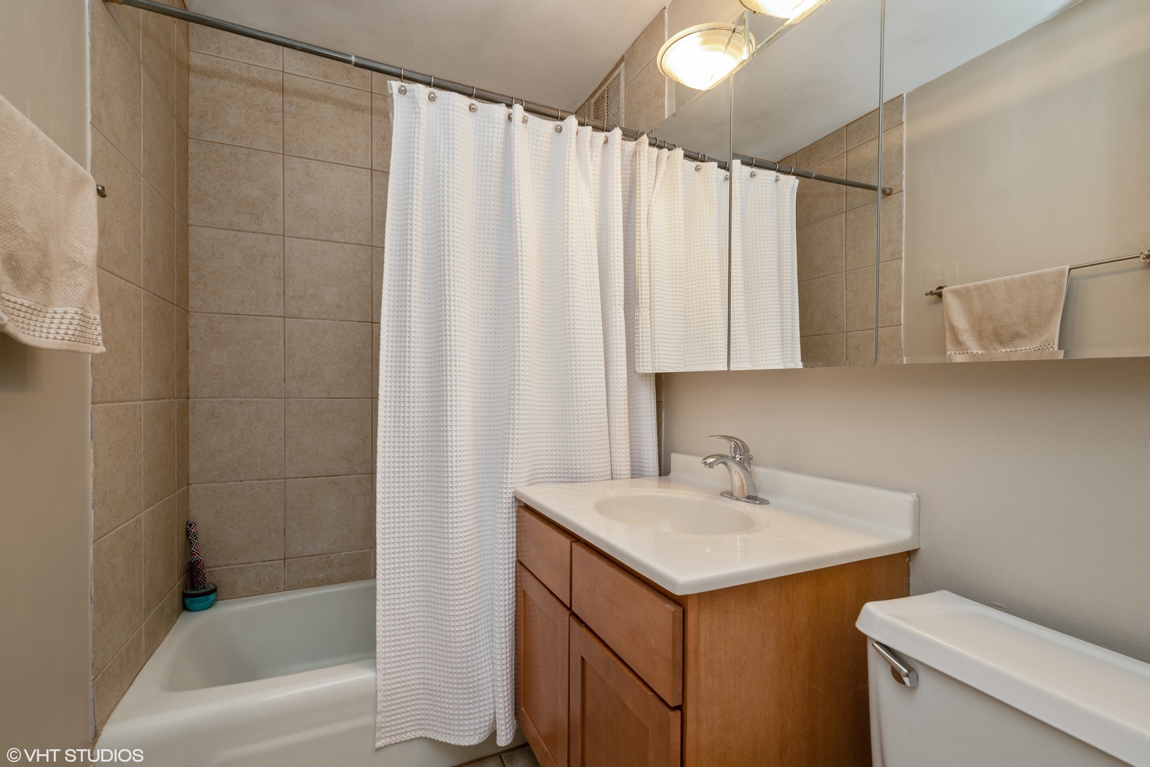 655 West Irving Park Road, Unit 2213 Chicago, IL 60613 - Photo 8 of 15