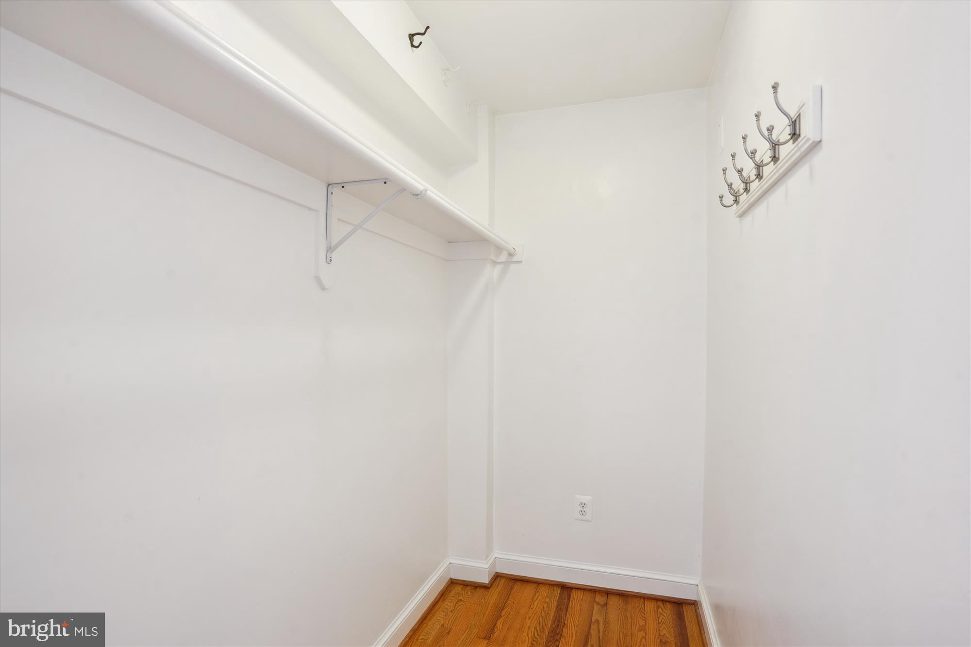 2505 North Powhatan Street Arlington, VA 22207 - Photo 20 of 40 Walk In Closet