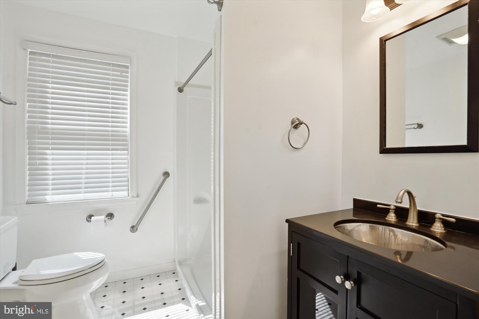 2505 North Powhatan Street Arlington, VA 22207 - Photo 21 of 40 Bath