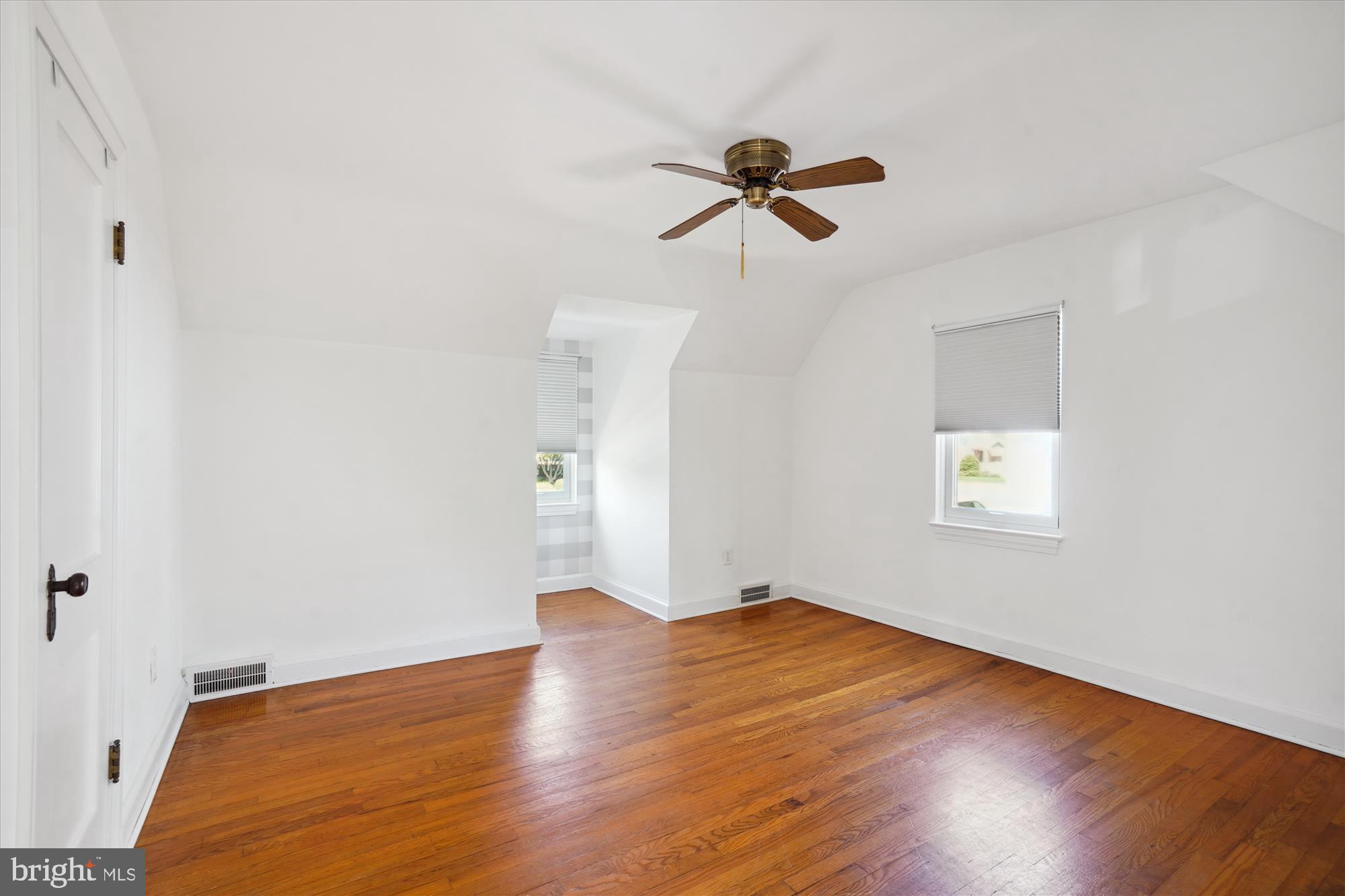 2505 North Powhatan Street Arlington, VA 22207 - Photo 24 of 40 Bedroom 3