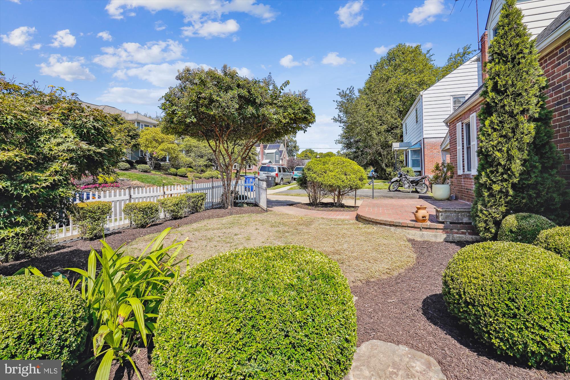 2505 North Powhatan Street Arlington, VA 22207 - Photo 38 of 40 Front Yard