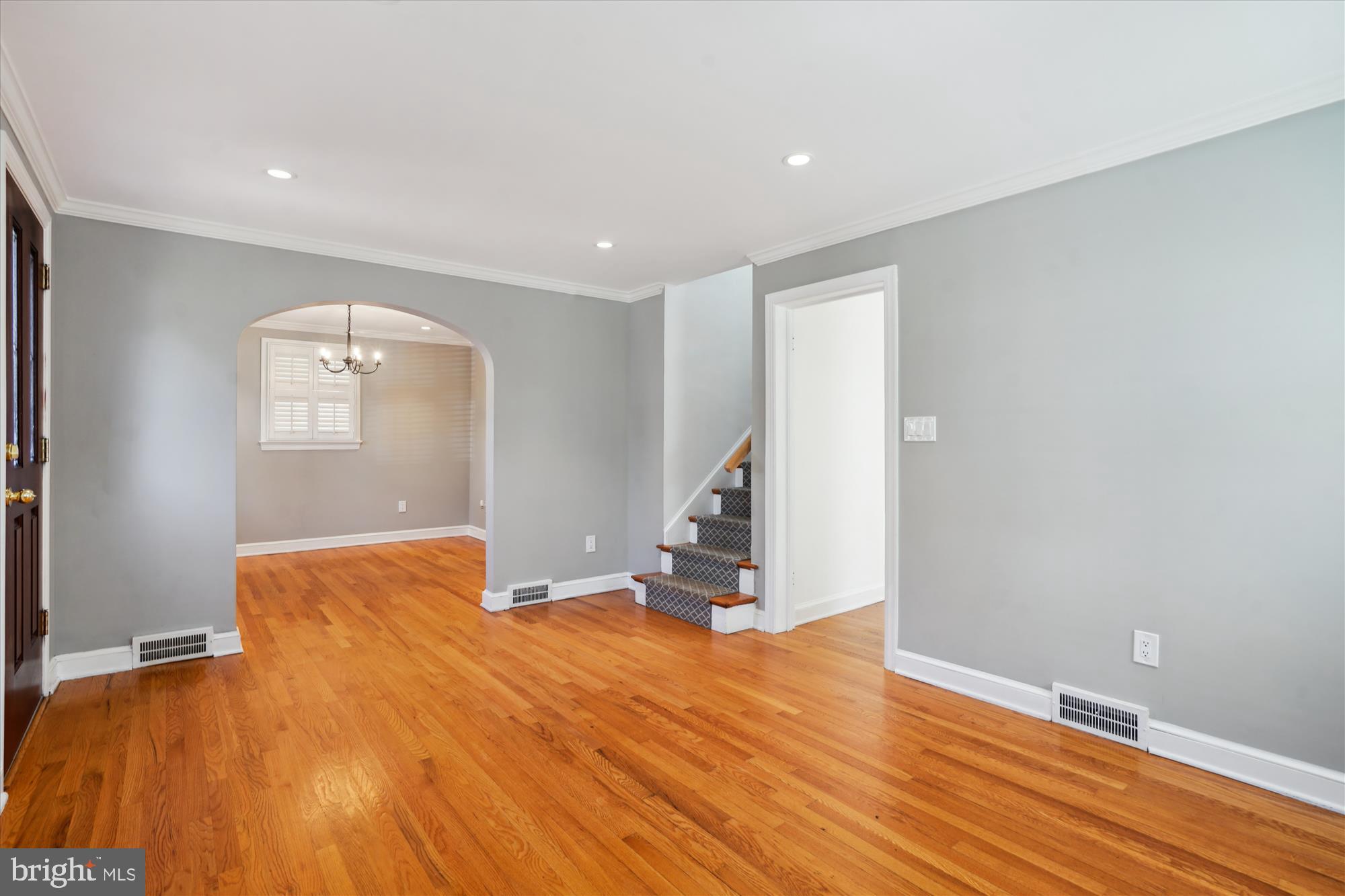 2505 North Powhatan Street Arlington, VA 22207 - Photo 5 of 40 Living Room