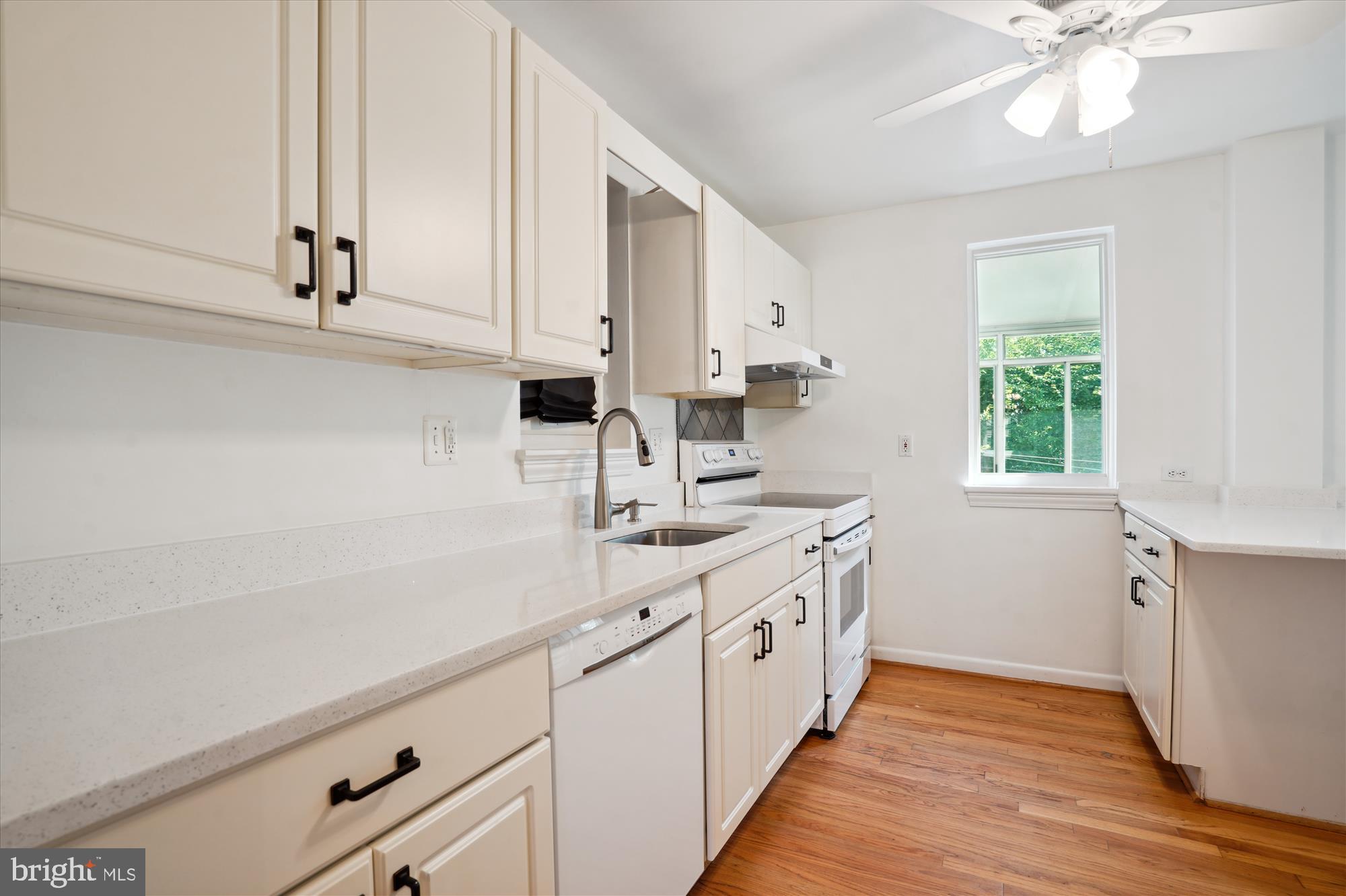 2505 North Powhatan Street Arlington, VA 22207 - Photo 9 of 40 Kitchen