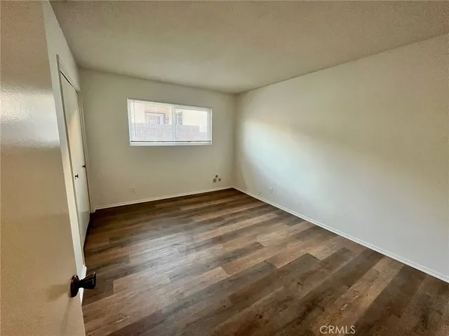 a view of a pathway with a yard