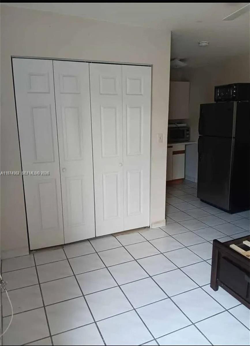 9360 Southwest 37th Street Miami, FL 33165 - Photo 11 of 17