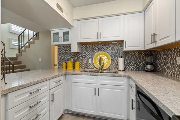 $6,000 | 73330 Shadow Mountain Drive, Unit 32, Palm Desert, CA 92260
