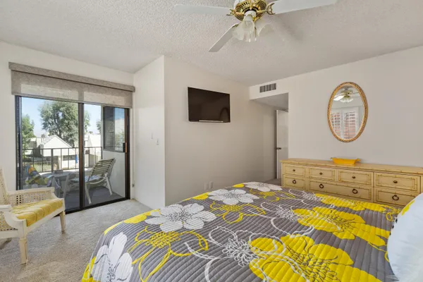 $6,000 | 73330 Shadow Mountain Drive, Unit 32, Palm Desert, CA 92260