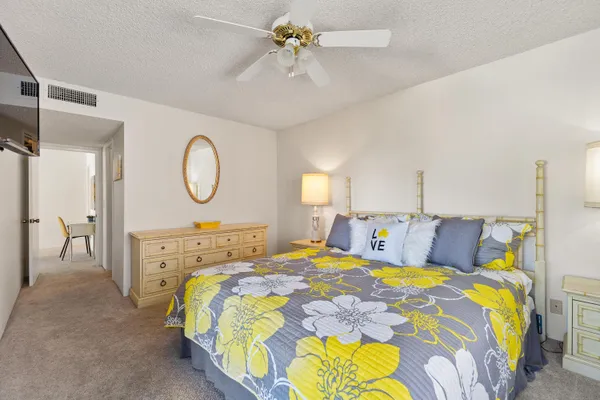 $6,000 | 73330 Shadow Mountain Drive, Unit 32, Palm Desert, CA 92260