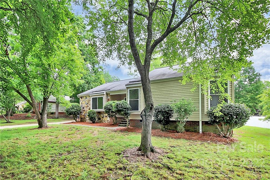 11307 5 Cedars Road Charlotte, NC 28226 - Photo 2 of 25 Gallery Image 2