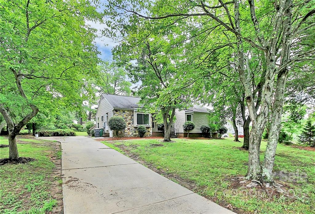 11307 5 Cedars Road Charlotte, NC 28226 - Photo 3 of 25 Gallery Image 3
