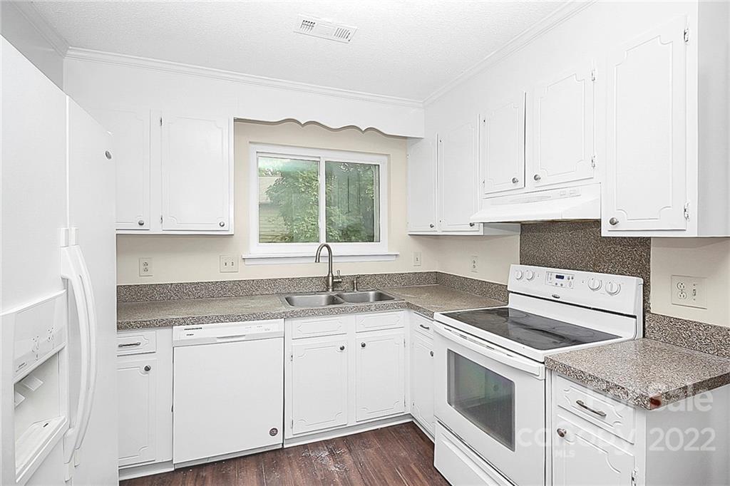 11307 5 Cedars Road Charlotte, NC 28226 - Photo 7 of 25 Gallery Image 7