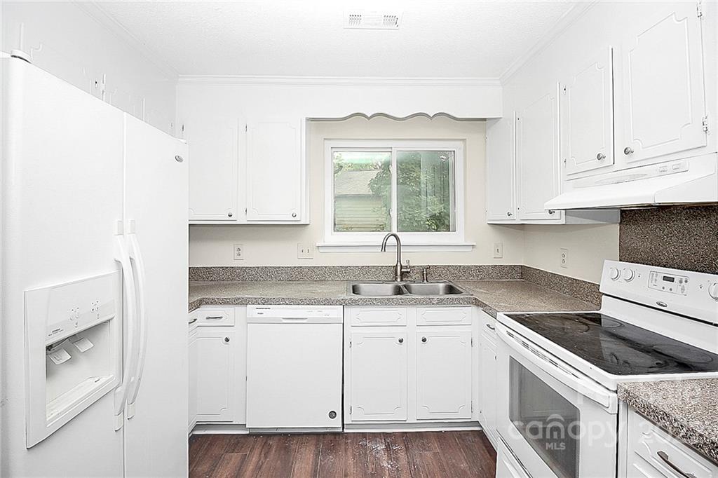 11307 5 Cedars Road Charlotte, NC 28226 - Photo 8 of 25 Gallery Image 8