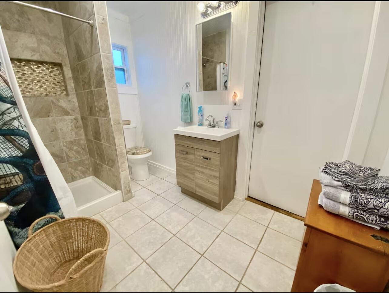 7025 Shrimp Road Key West, FL 33040 - Photo 8 of 12 Bathroom